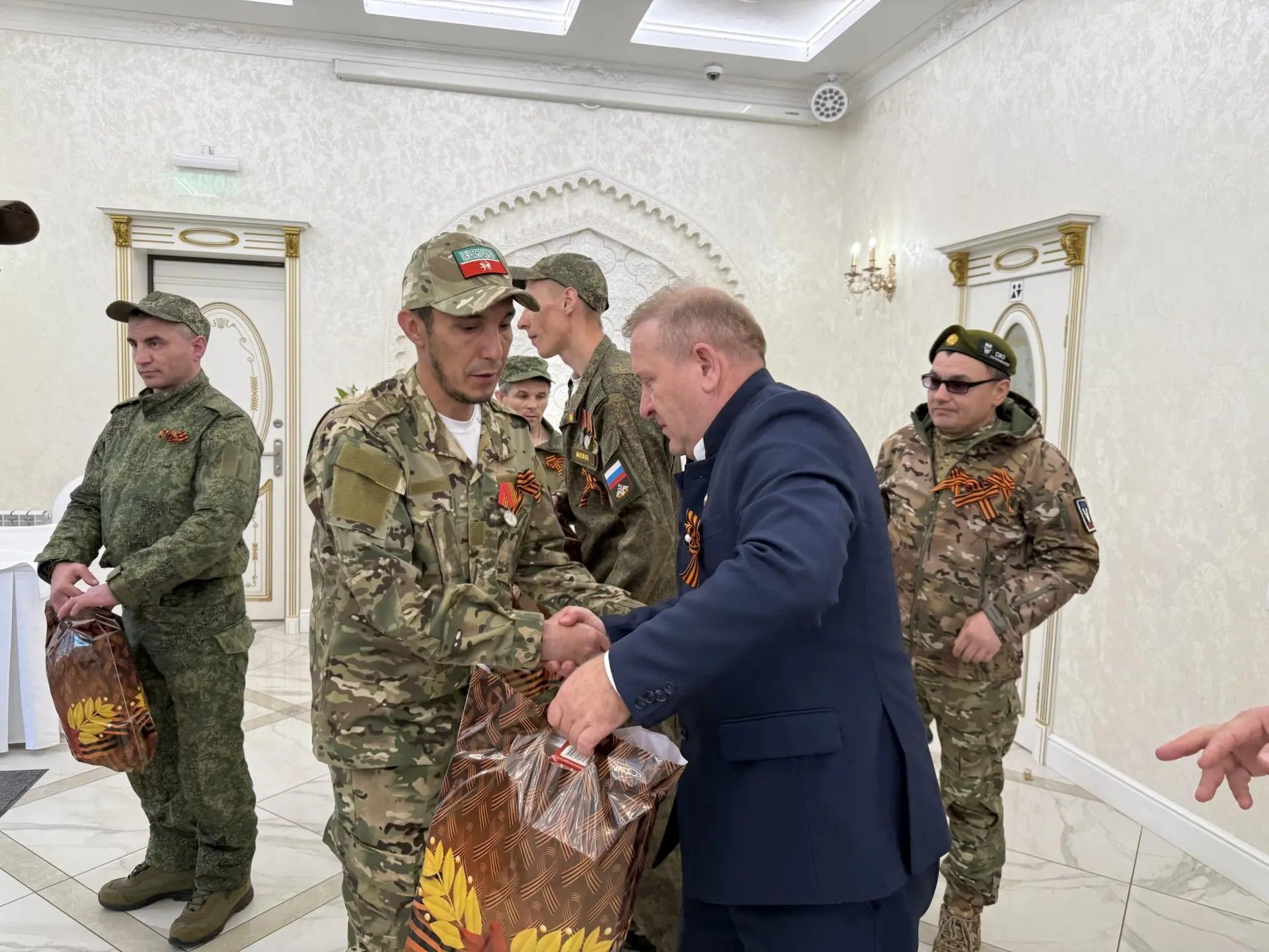 Глава Дрожжановского района Марат Гафаров  встретился с участниками СВО в День Победы