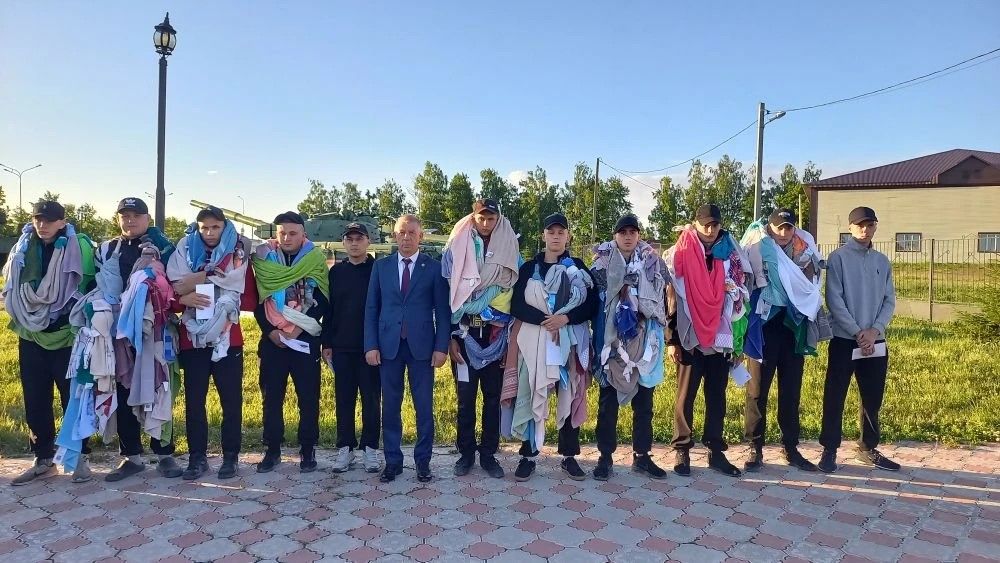 11 новобранцев из Дрожжановского района отправились на срочную службу в ряды Вооружённых Сил России