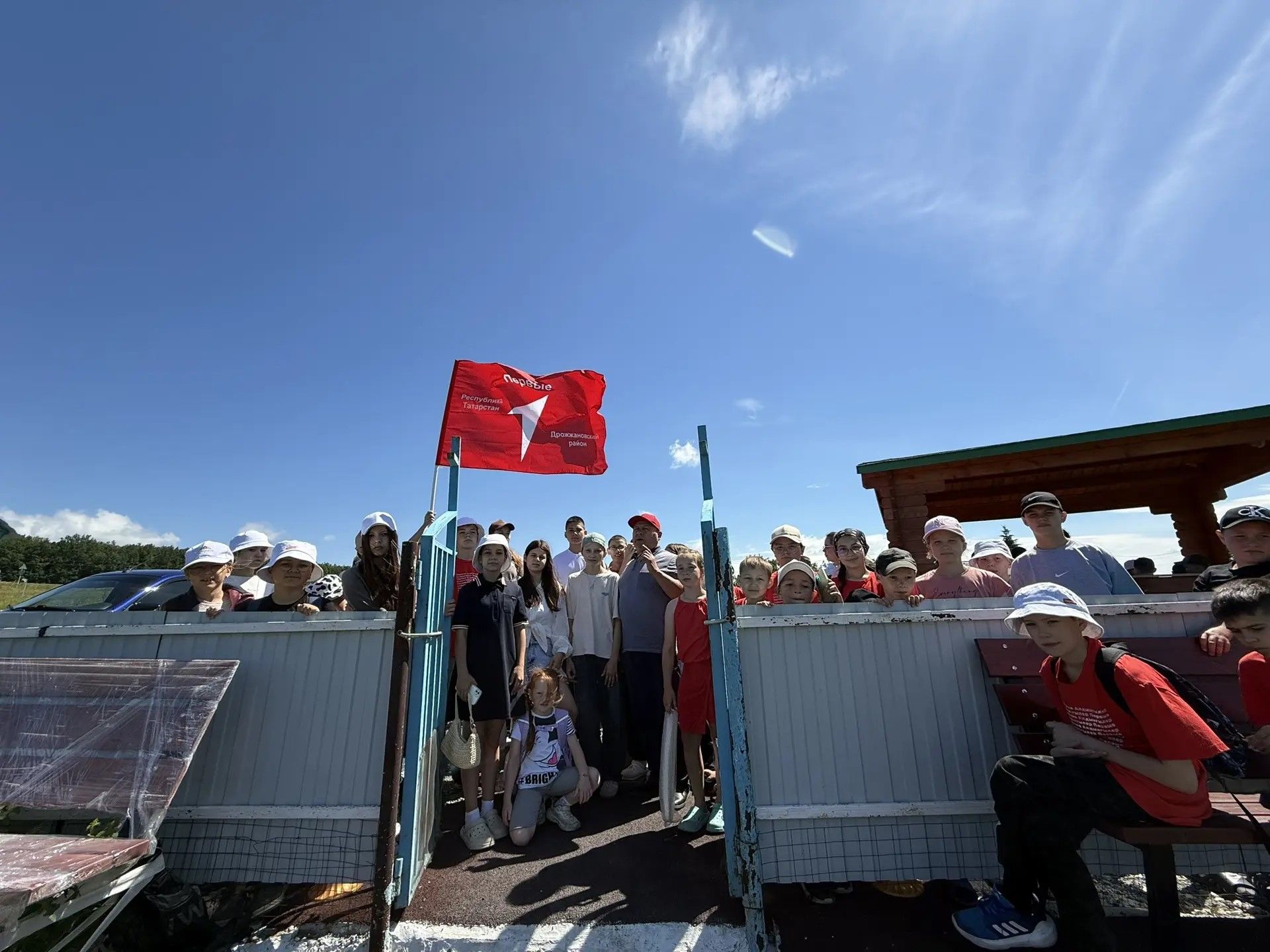 Команда «Движения Первых» в «Чайке» Дрожжановского района совершили поход-экскурсию на родник