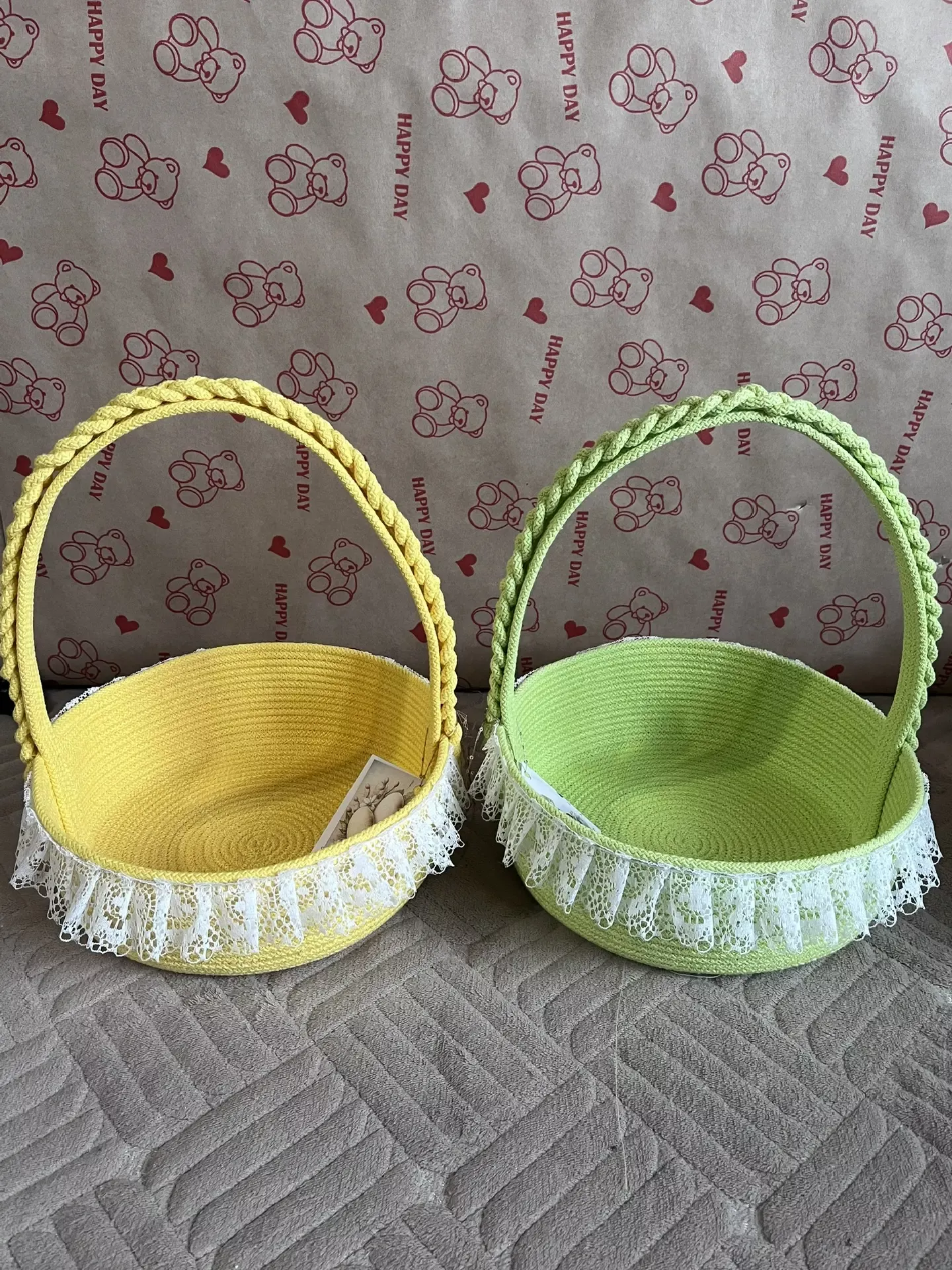 Чүпрәледән Лариса Долгова мамык җепләрләрдән штукатулкалар, кәрзиннәр үрә