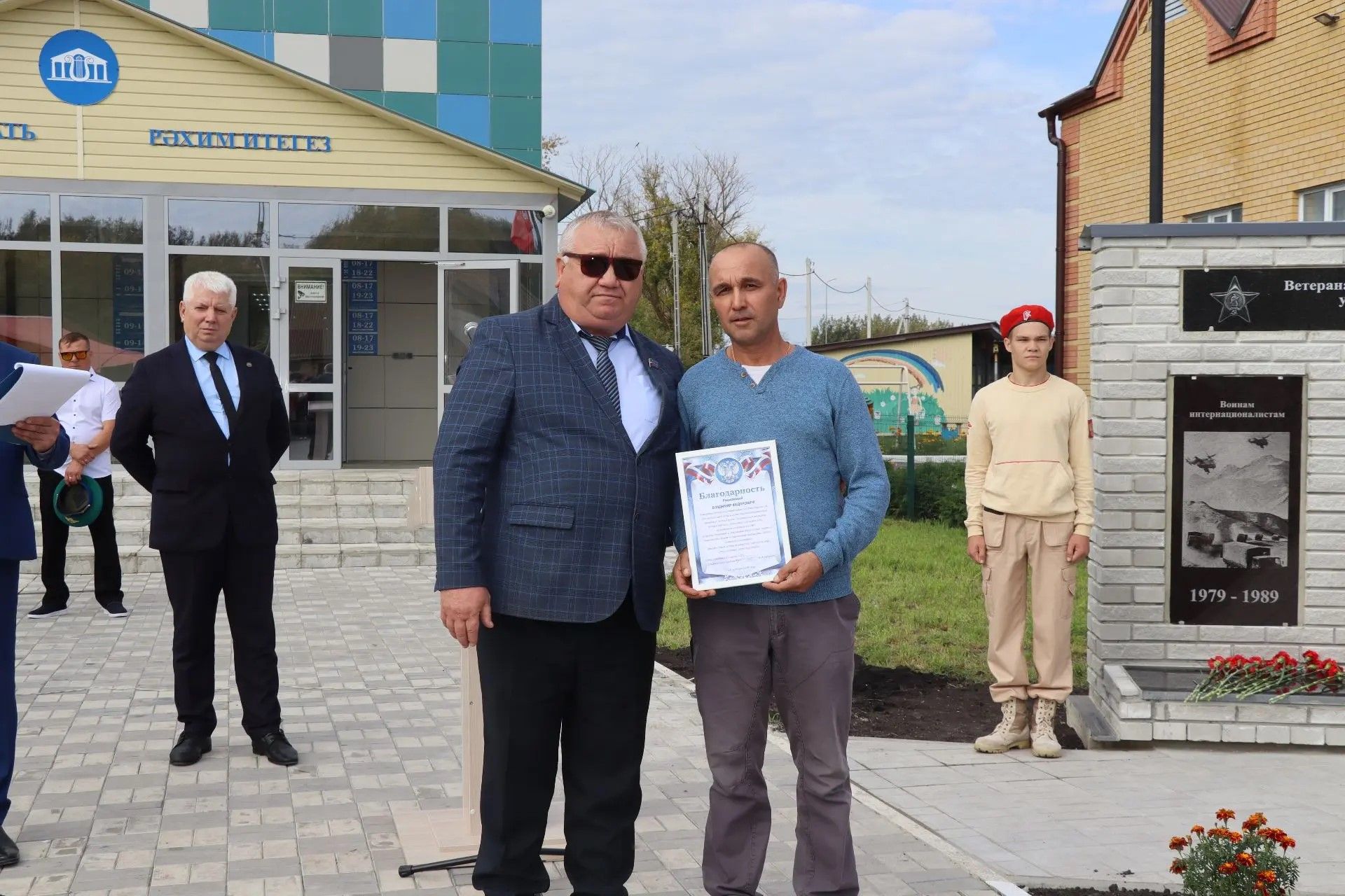Мемориальный комплекс «Аллея Героев» открыли в селе Алешкин-Саплык Дрожжановского района