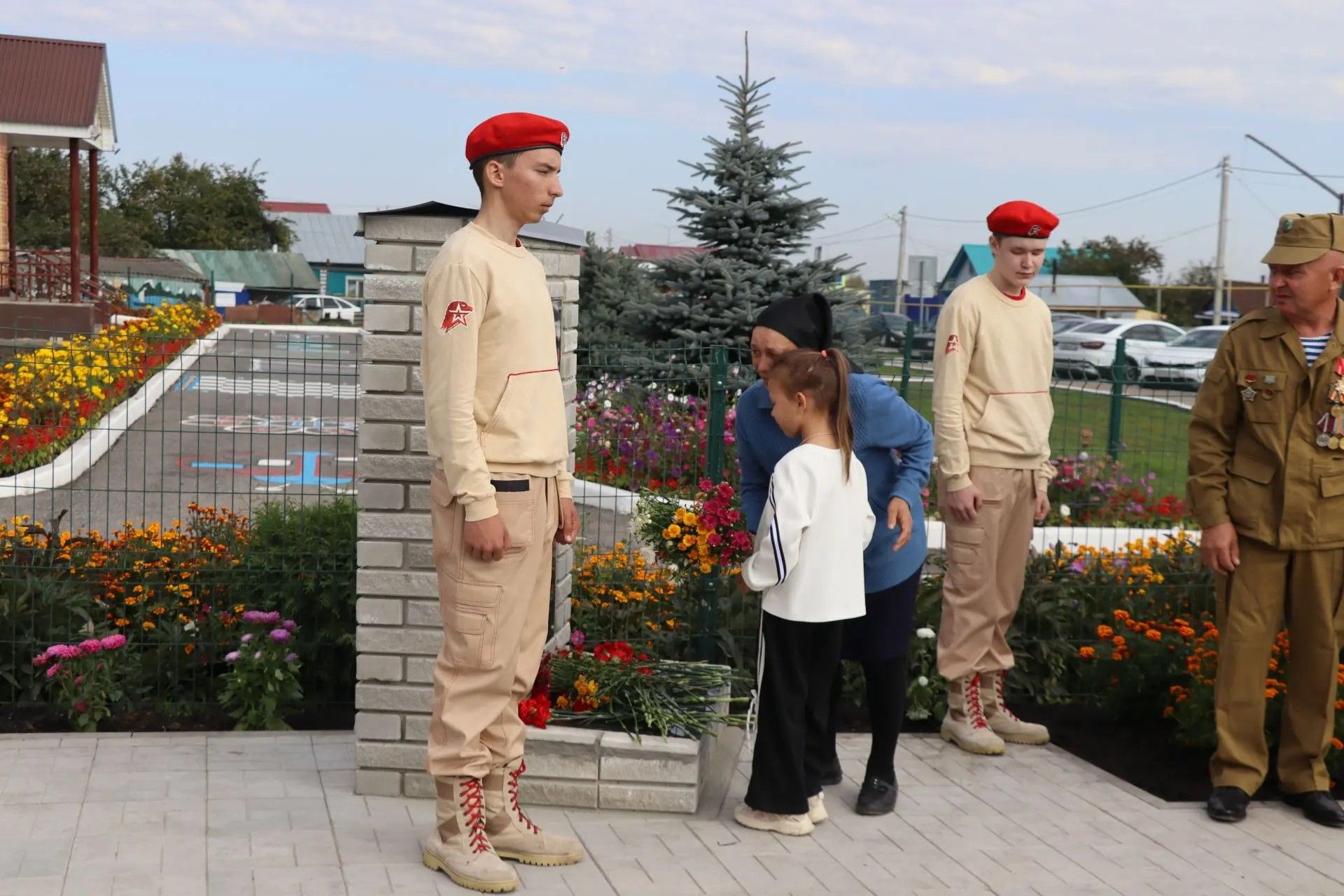 Мемориальный комплекс «Аллея Героев» открыли в селе Алешкин-Саплык Дрожжановского района