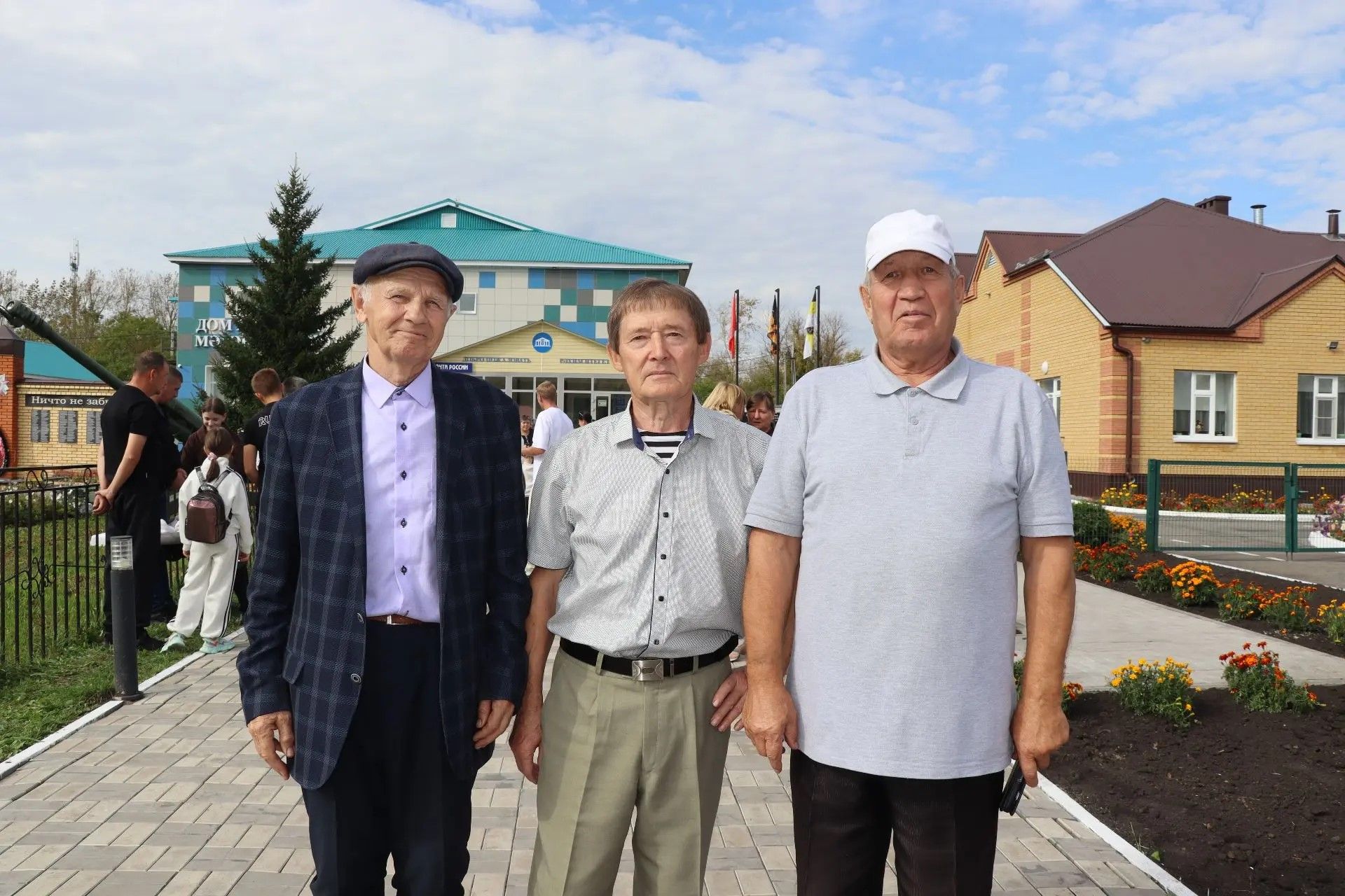 Мемориальный комплекс «Аллея Героев» открыли в селе Алешкин-Саплык Дрожжановского района