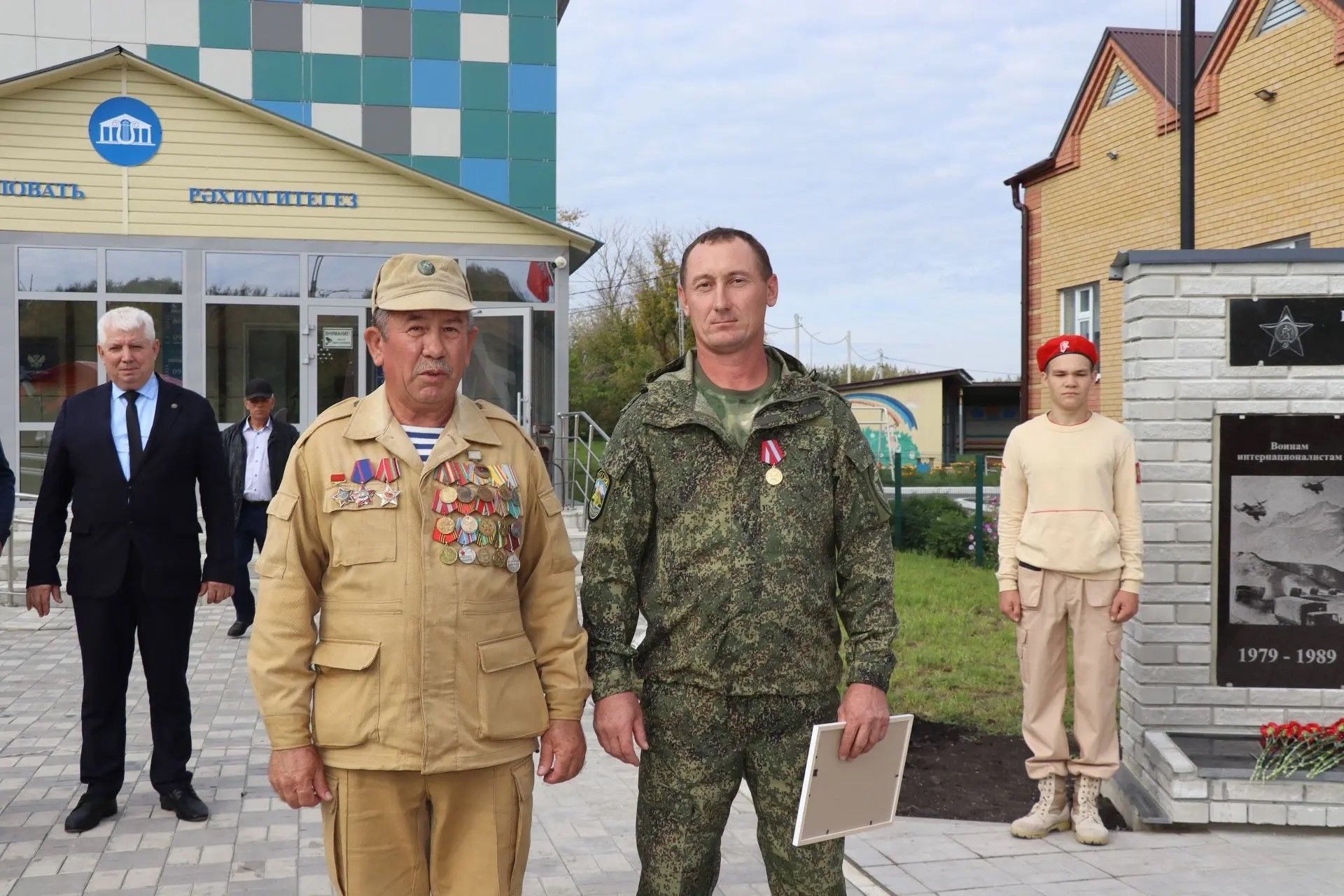 Мемориальный комплекс «Аллея Героев» открыли в селе Алешкин-Саплык Дрожжановского района