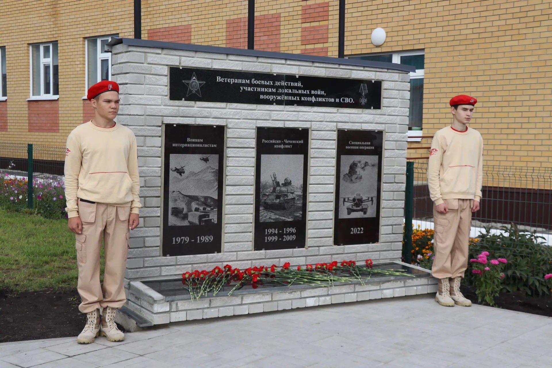 Мемориальный комплекс «Аллея Героев» открыли в селе Алешкин-Саплык Дрожжановского района