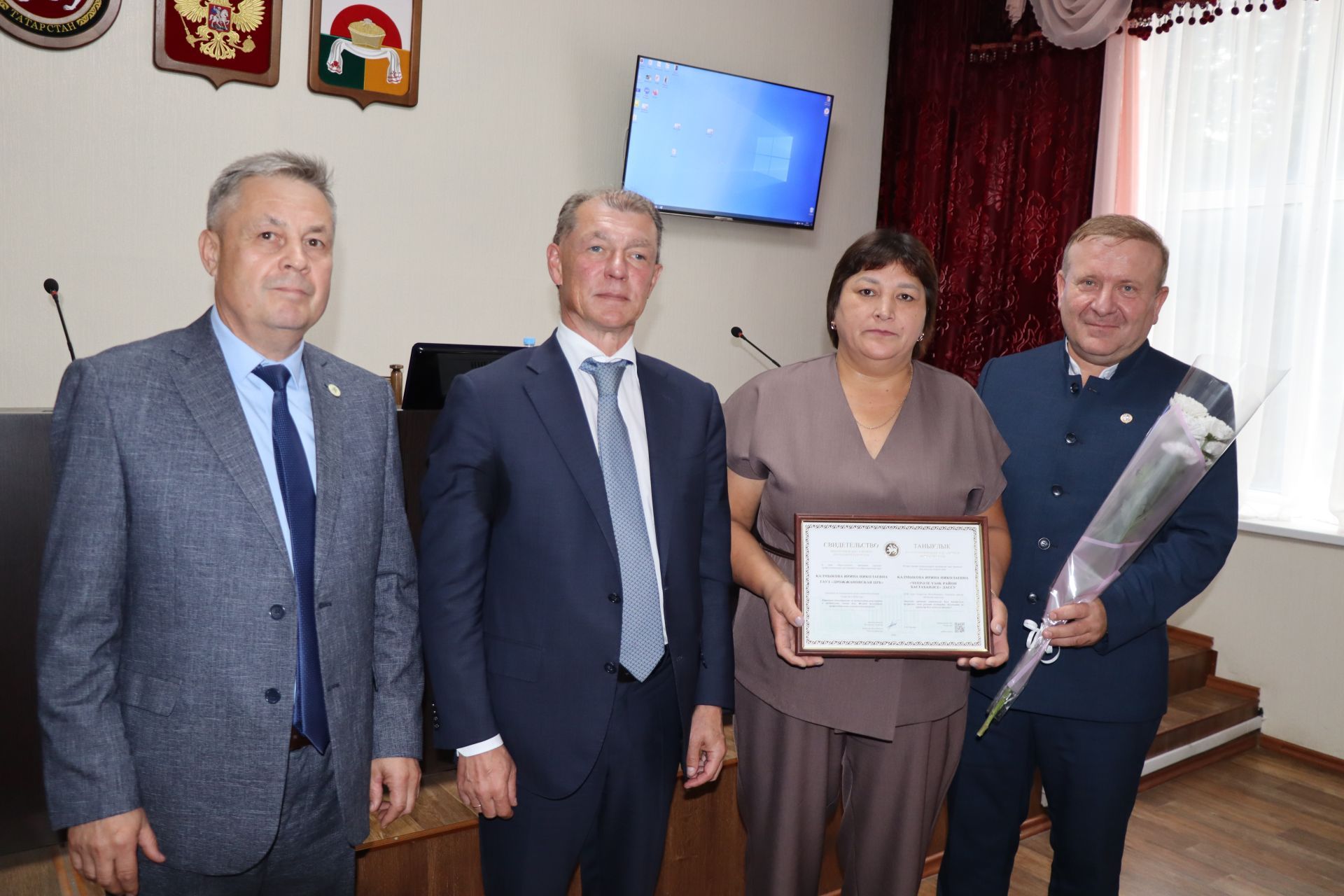 Сотрудникам ЦРБ Дрожжановского района вручили свидетельства Электронной доски почета Татарстана