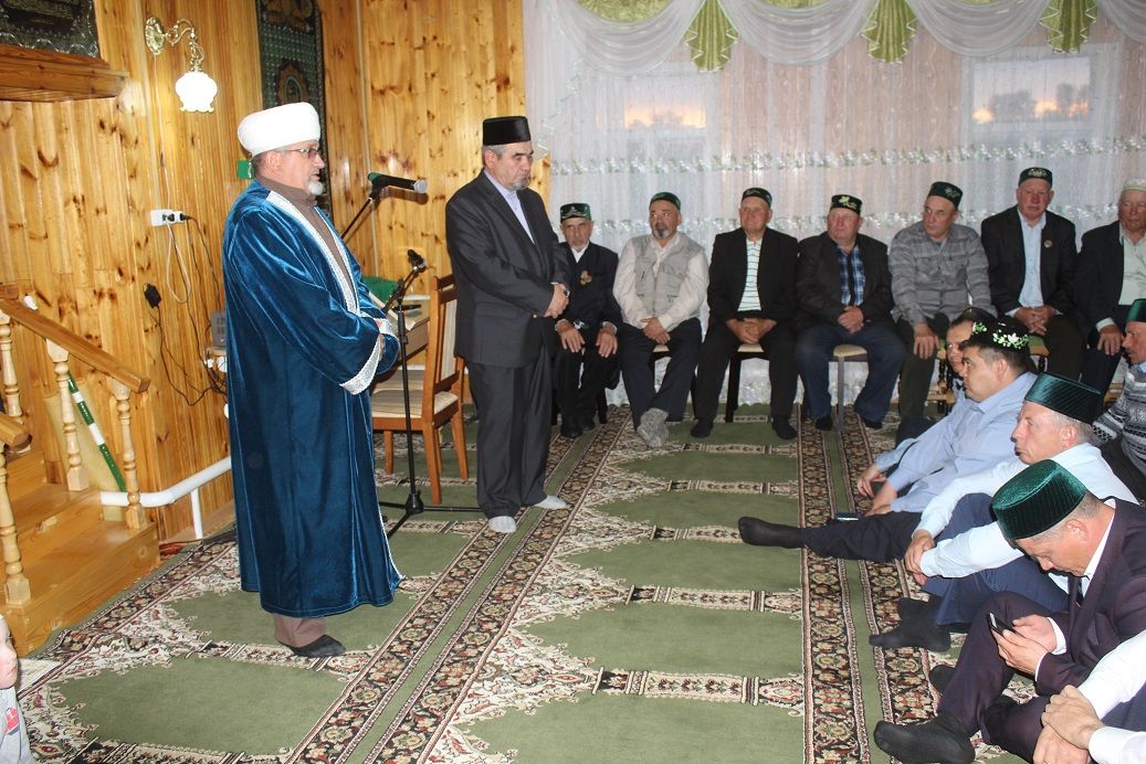 Ифтар в мечети села Новое Дрожжаное