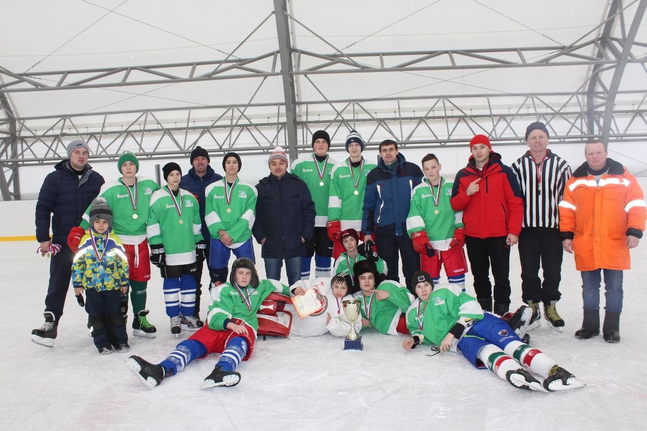 Турнир по хоккею с шайбой  памяти Ильмира Хайбуллова в Дрожжаном 2019