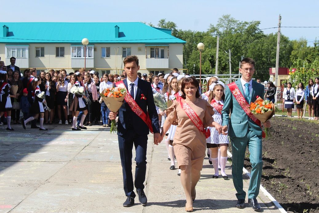 Последний звонок в Стародрожжановской средней школе  №1