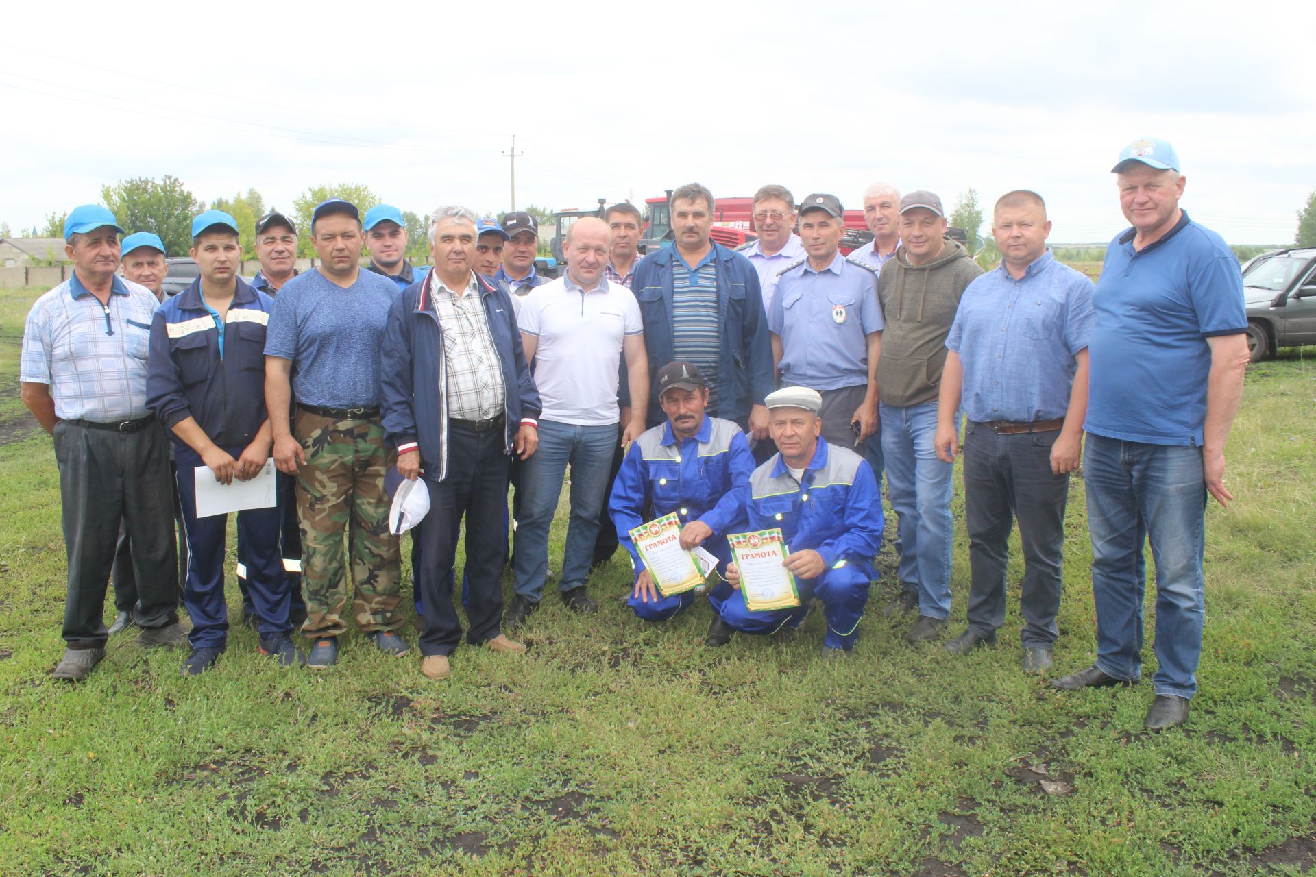 Парад зерноуборочных комбайнов в Дрожжаном 2019