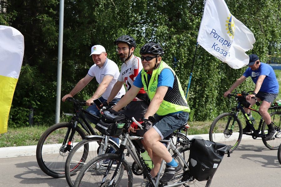 Участники бизнес-веломарафона приехали из Казани в Дрожжановский район на велосипедах