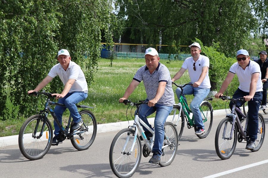 Участники бизнес-веломарафона приехали из Казани в Дрожжановский район на велосипедах