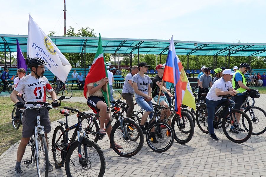 Участники бизнес-веломарафона приехали из Казани в Дрожжановский район на велосипедах