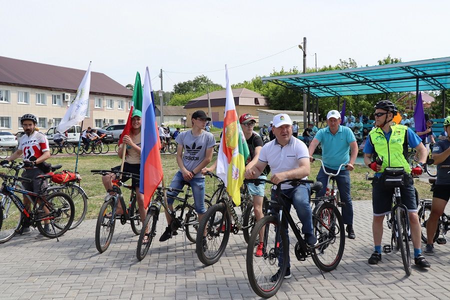 Участники бизнес-веломарафона приехали из Казани в Дрожжановский район на велосипедах