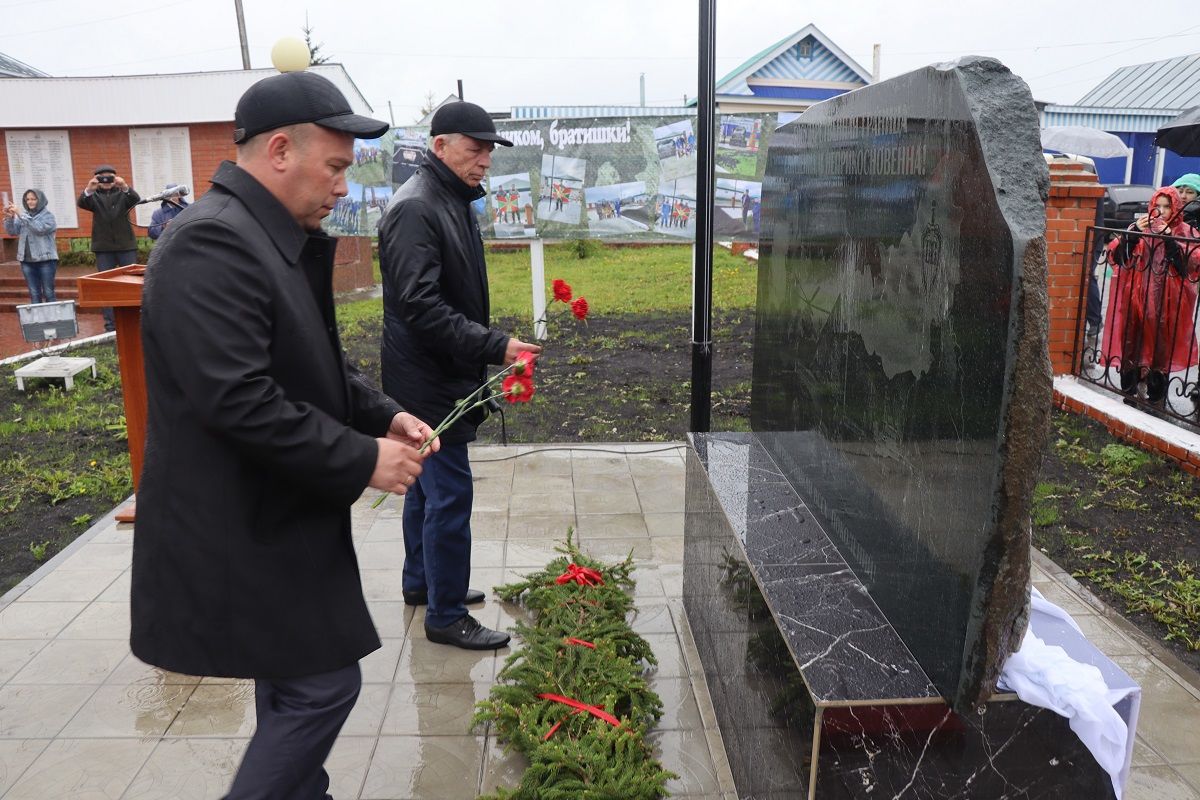 В селе Старые Какерли Дрожжановского района открыли монумент пограничникам