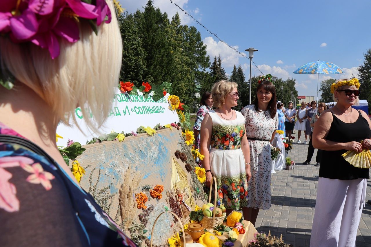 Фоторепортаж из "Медовой ярмарки" и "Фестиваля цветов" в Дрожжаном