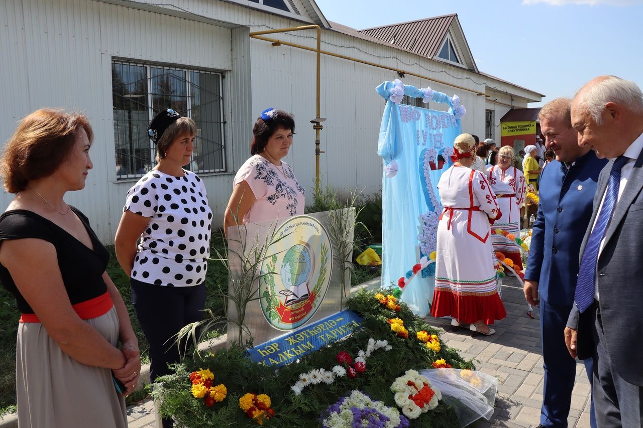 Фоторепортаж из "Медовой ярмарки" и "Фестиваля цветов" в Дрожжаном