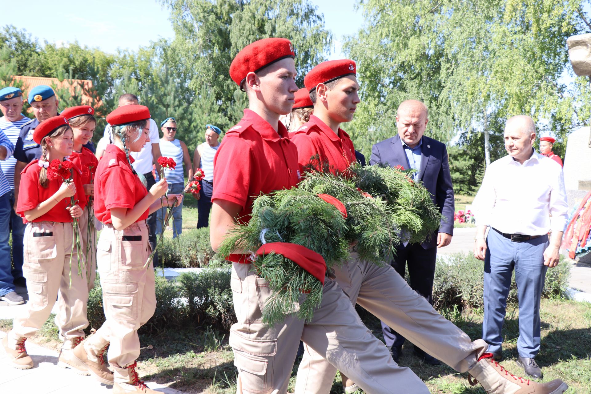 В день ВДВ открыли памятные комплексы в Дрожжаном-2023