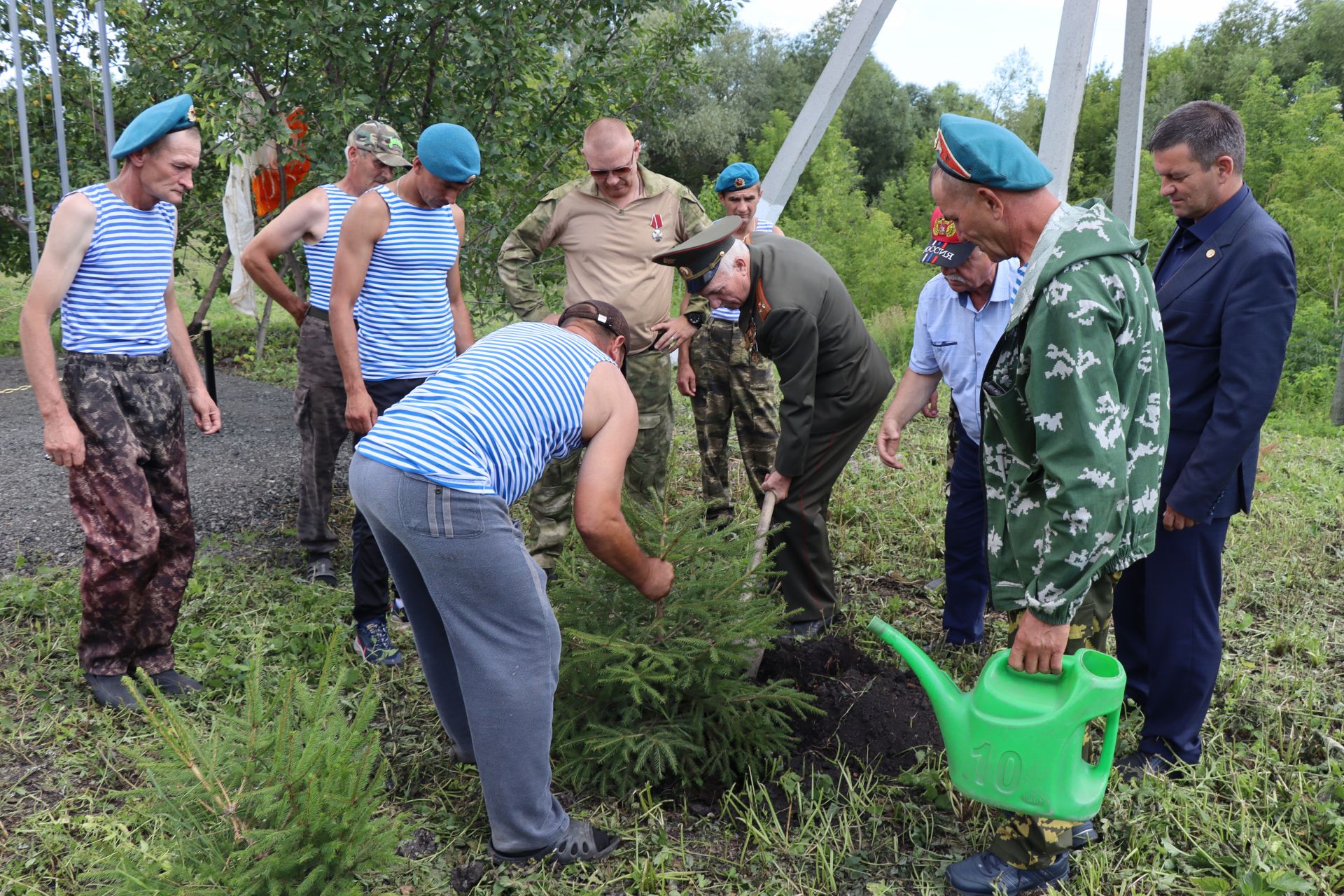 В день ВДВ открыли памятные комплексы в Дрожжаном-2023