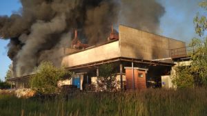 Крупный пожар на складе с растительным маслом в Татарстане тушат, но пока не потушили