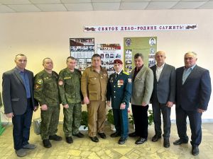 В Большецильнинской СОШ Дрожжановского района РТ открыли стенд ветеранам боевых действий