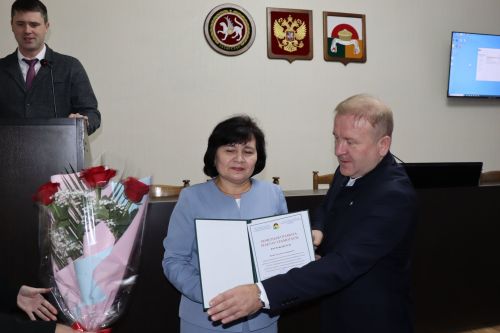 Глава района Марат Гафаров поздравил с юбилеем директора Стародрожжановской СОШ №1