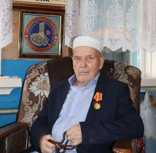 Чүпрәле районы Иске Кәкерледә яшәүче Фарук абый Сәлаховның шатлыклы мәле