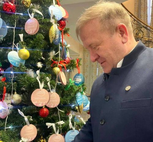 Чүпрәле районы башлыгы Марат Гафаров «Теләкләр чыршысы» акциясенә кушылды