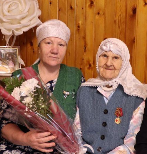 Чүпрәледә Гелинә һәм Мәгъсүмә апа Азизовалар 40 елга бергә гомер итәләр