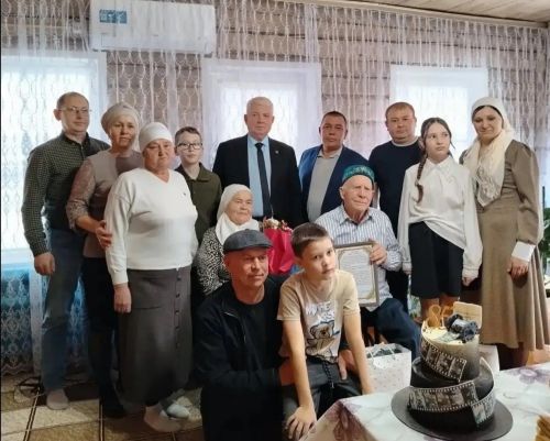 В Дрожжановском районе с 85-летием поздравили отца ветерана боевых действий