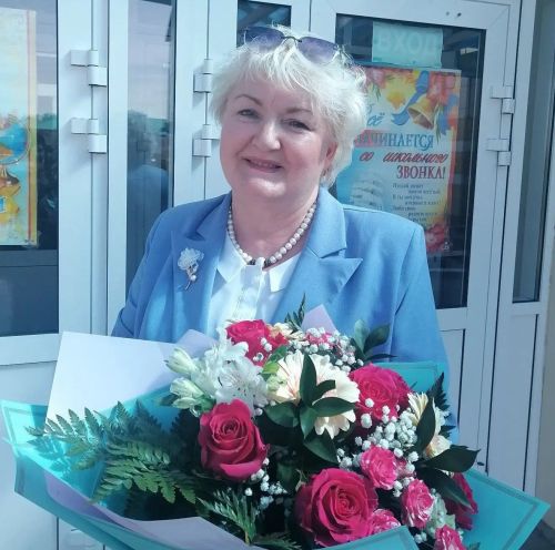 1 санлы Иске Чүпрәле урта мәктәбендә белем бирүче Римма Нәфиева укытучылар династиясен дәвам итүче мөгаллимә