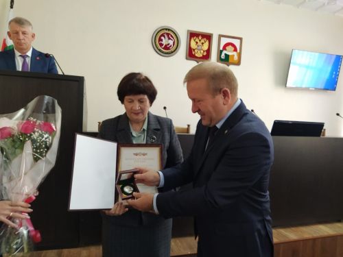 Алсу Ахметзяновну Ракипову наградили Благодарственным письмом Председателя Госсовета РТ