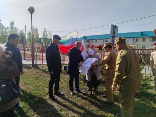 Воины-афганцы в Дрожжаном обновили Аллею Памяти и установили памятную табличку