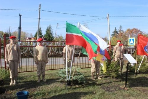 Воины-афганцы в Дрожжаном обновили Аллею Памяти и установили памятную табличку