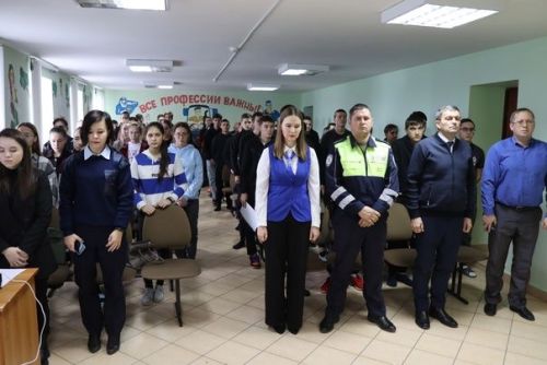 В Дрожжановском техникуме прошло профилактическое мероприятие, посвященное памяти жертв дорожных происшествий