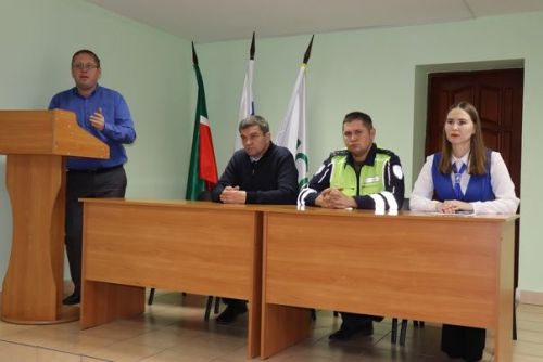 В Дрожжановском техникуме прошло профилактическое мероприятие, посвященное памяти жертв дорожных происшествий