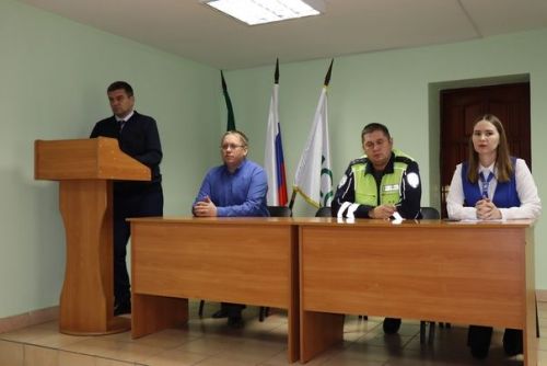 В Дрожжановском техникуме прошло профилактическое мероприятие, посвященное памяти жертв дорожных происшествий