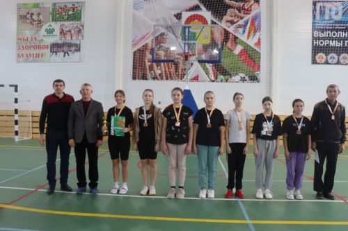 В Дрожжаном прошёл чемпионат района по «КЭС-БАСКЕТ» среди команд девушек общеобразовательных учреждений