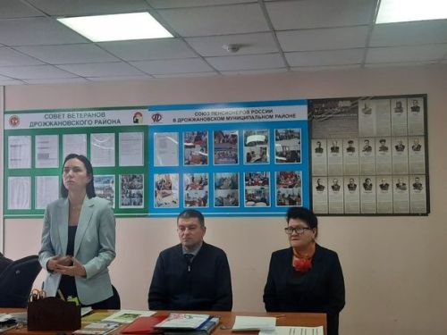 В Дрожжановском отделении Союза Пенсионеров России состоялось награждение волонтеров акции «Җылы оекбаш»