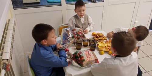 Активисты Дрожжановского отделения союза Пенсионеров России устроили праздник для воспитанников приюта
