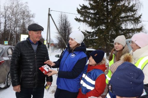 В Дрожжановском районе РТ прошла акция «Дед Мороз за безопасность на дороге»