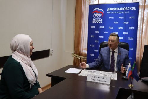 Депутат Госсовета РТ Ринат Гайзатуллин подарил подписку дрожжановцам
