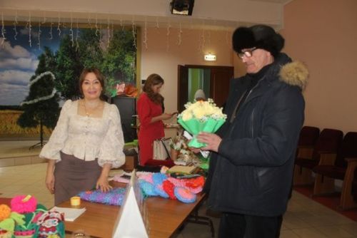 В рамках декады инвалидов в Дрожжаном прошла выставка-продажа поделок
