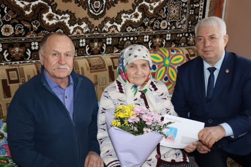 Два долгожителя в Дрожжановском районе отметили юбилейные даты