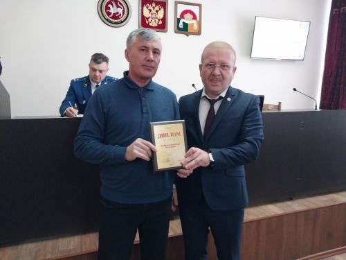 Глава Дрожжановского района Марат Гафаров вручил заслуженные награды