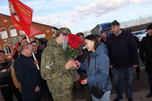 Дрожжановские бойцы из зоны СВО прибыли в отпуск: один из них сразу же сделал предложение своей девушке