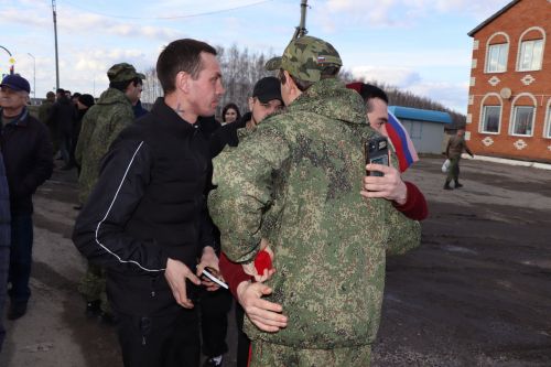 Дрожжановские бойцы из зоны СВО прибыли в отпуск: один из них сразу же сделал предложение своей девушке
