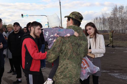 Дрожжановские бойцы из зоны СВО прибыли в отпуск: один из них сразу же сделал предложение своей девушке