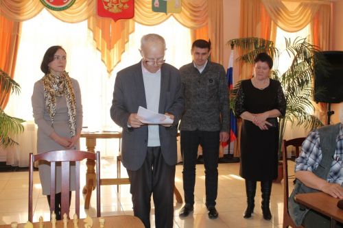 Дрожжановские пенсионеры и семейные команды сразились в шахматы