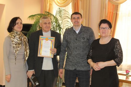 Дрожжановские пенсионеры и семейные команды сразились в шахматы
